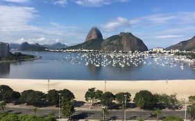 A lazer ou a trabalho fique em Botafogo em frente à Praia e ao Pao de Acúcar